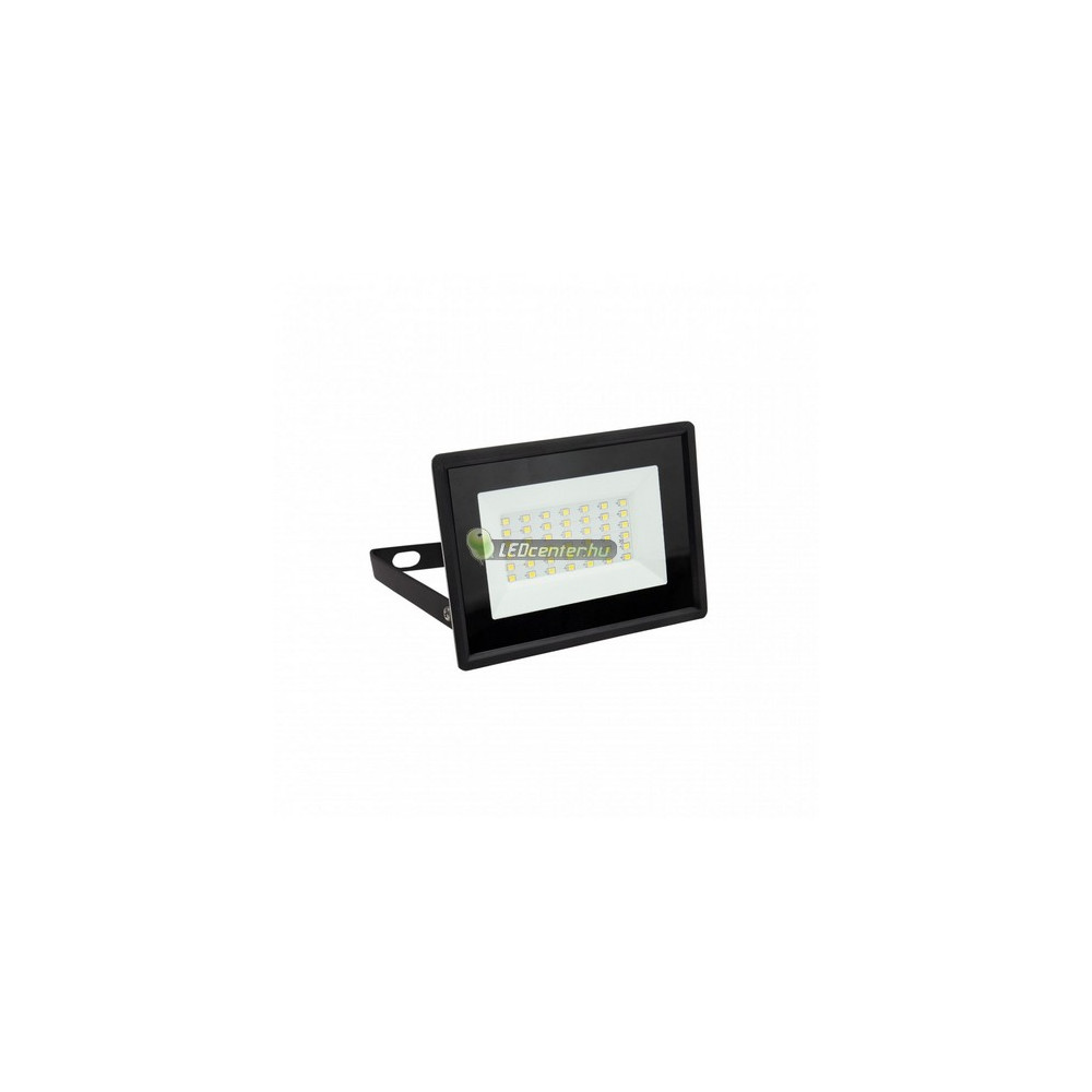 spectrumled-noctis-lux-3-30w-fekete-led-reflektor.jpg NOCTIS LUX 4 reflektor 30W fekete SpectrumLED IP65 fényvető elölnézet